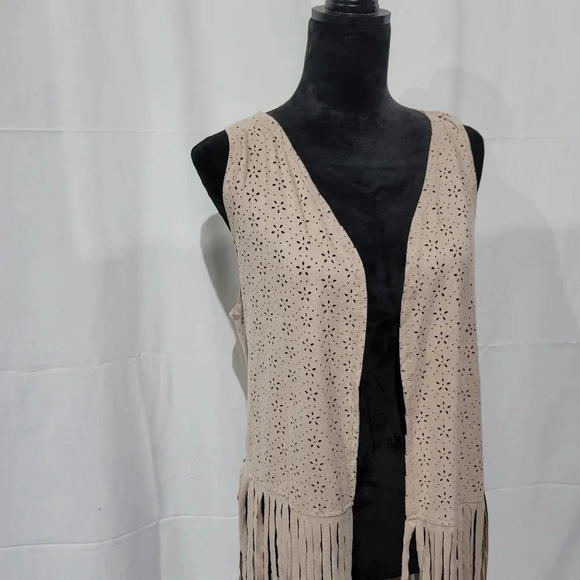New Directions Weekend Vest Beige Faux Suede Fringe Trim Size S Never Worn - Picture 9 of 11